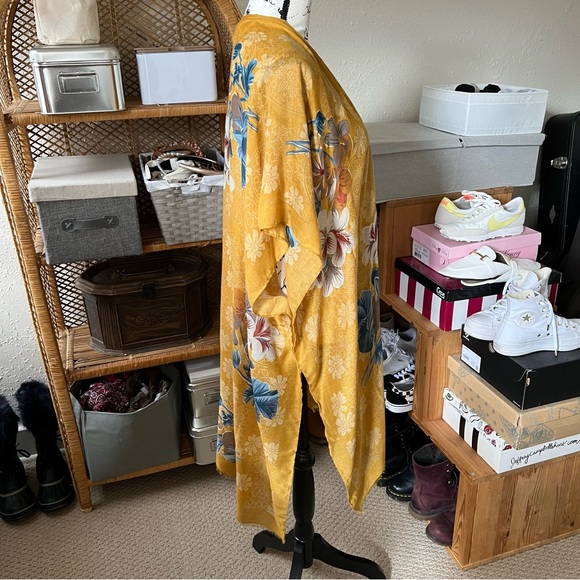 Beautiful Flowy Gold Blue Kimono by Woven Heart ONE SIZE - Picture 14 of 16